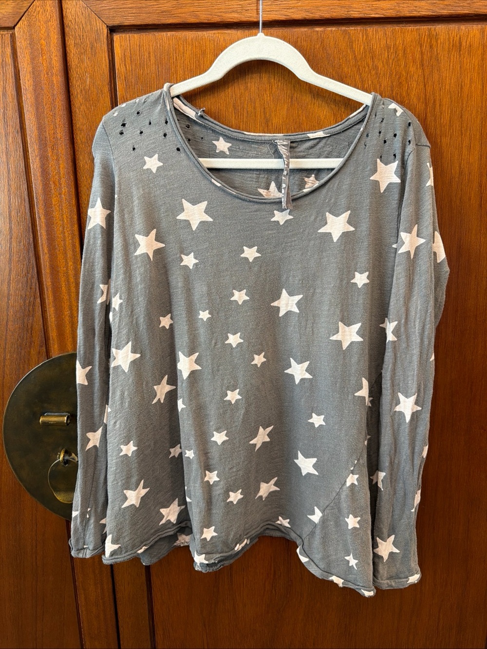 Magnolia Pearl Women's Gray Star Print Long Sleeve Top O/S